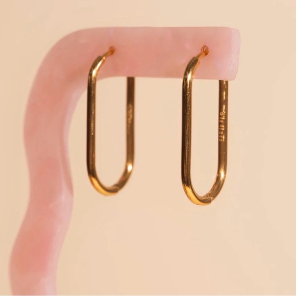 Oh Clem Rectangle Rounded Huggie Hoop Earrings 27mm (Large) NIB - Picture 1 of 2